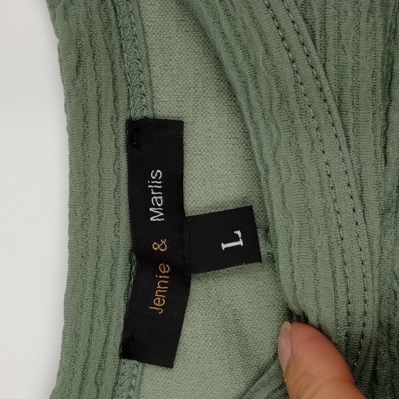 Jennie & Marlis Women's large balloon sleeve textured blouse - Picture 7 of 10